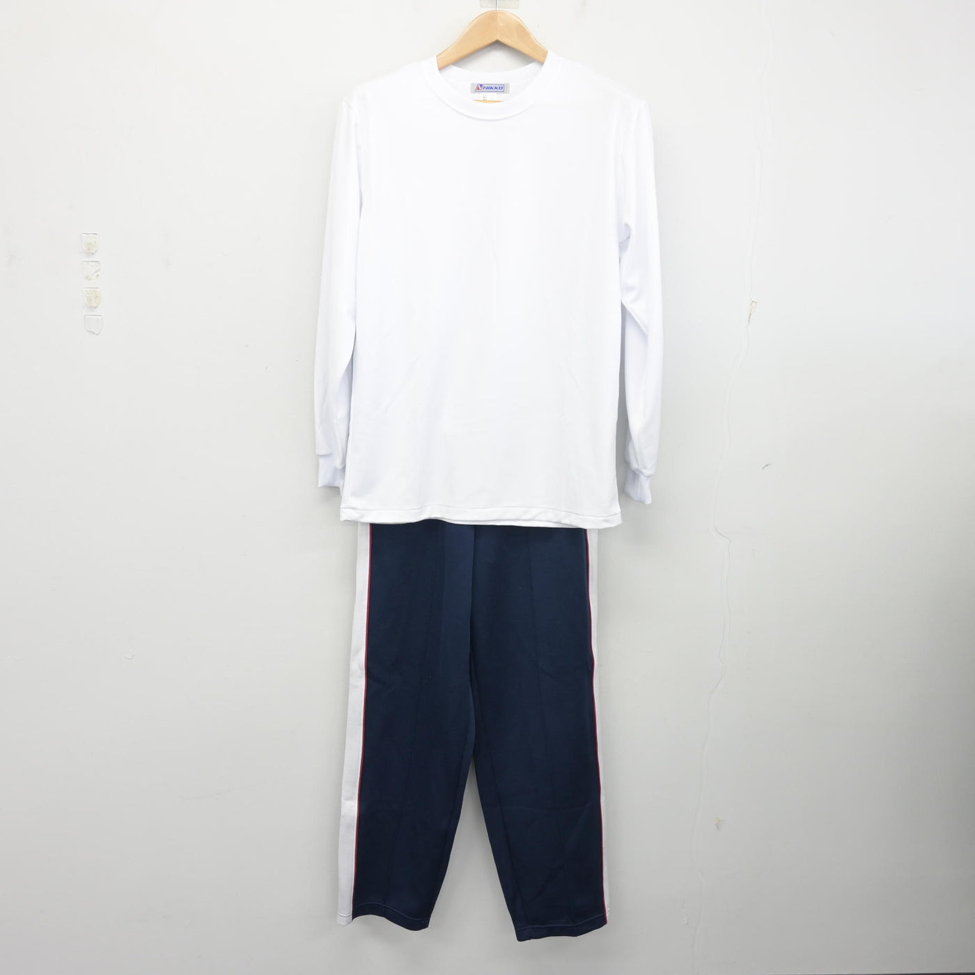 【中古】群馬県 伊勢崎商業高等学校 女子制服 3点 (ジャージ 上・体操服 上・ジャージ 下) sf103903