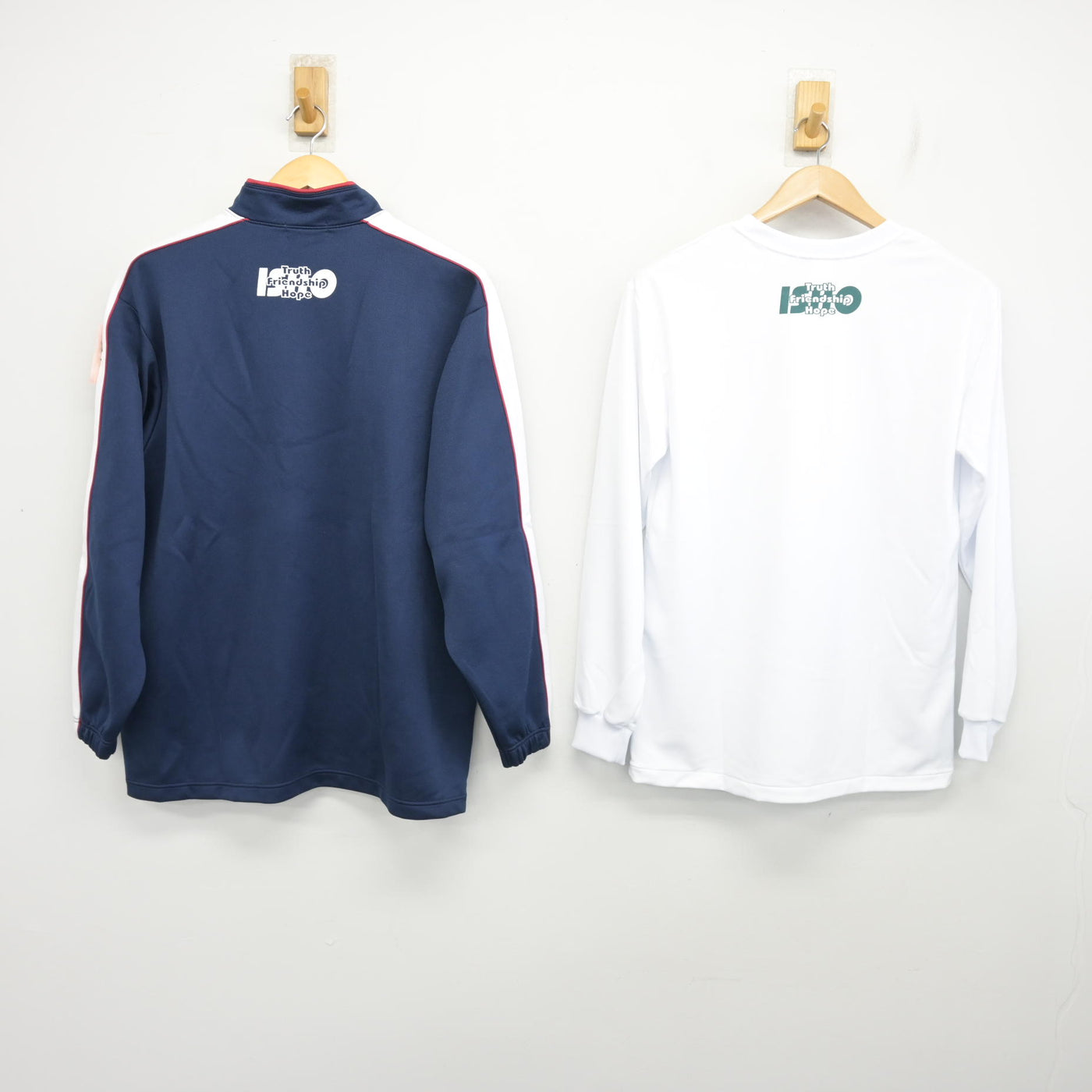 【中古】群馬県 伊勢崎商業高等学校 女子制服 3点 (ジャージ 上・体操服 上・ジャージ 下) sf103903