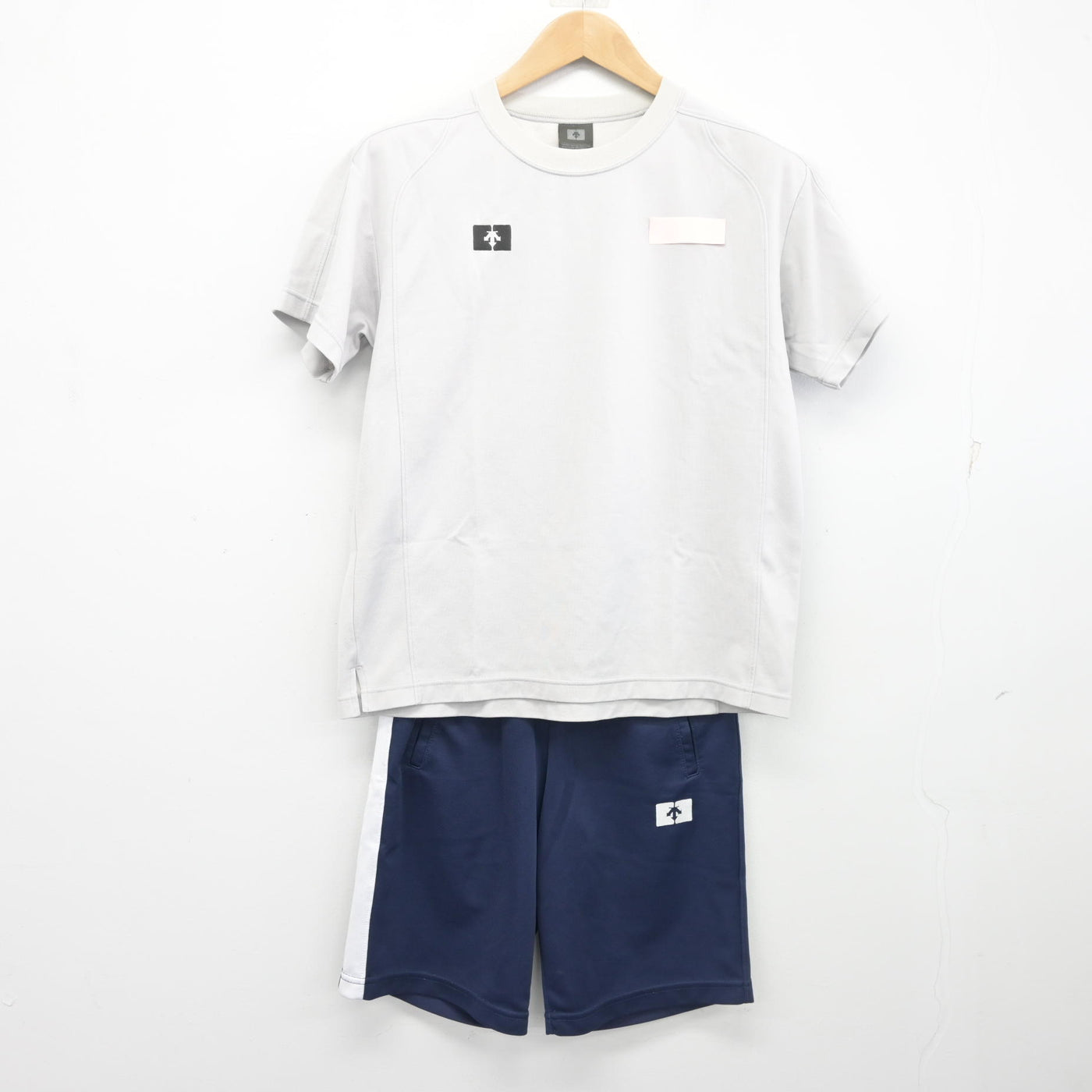 【中古】三重県 高田中学校・高等学校 女子制服 2点 (体操服 上・体操服 下) sf103912