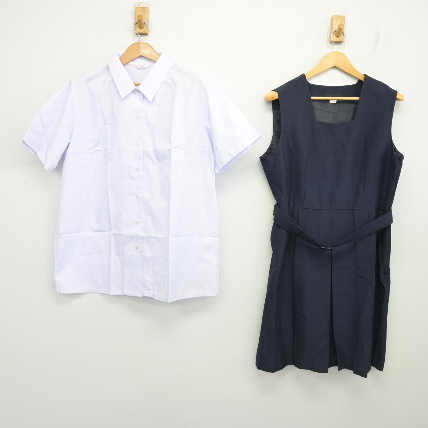 【中古】宮城県 尚絅学院中学校・高等学校 女子制服 2点 (シャツ・ジャンパースカート) sf103917