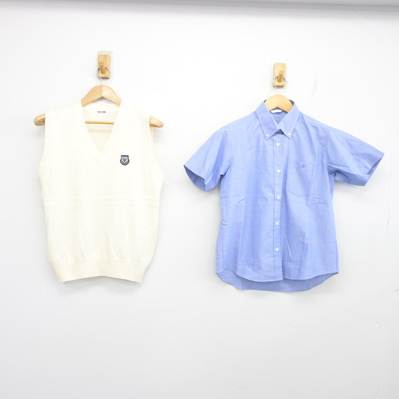 【中古】北海道 札幌新陽高等学校 女子制服 2点 (ニットベスト・シャツ) sf103923