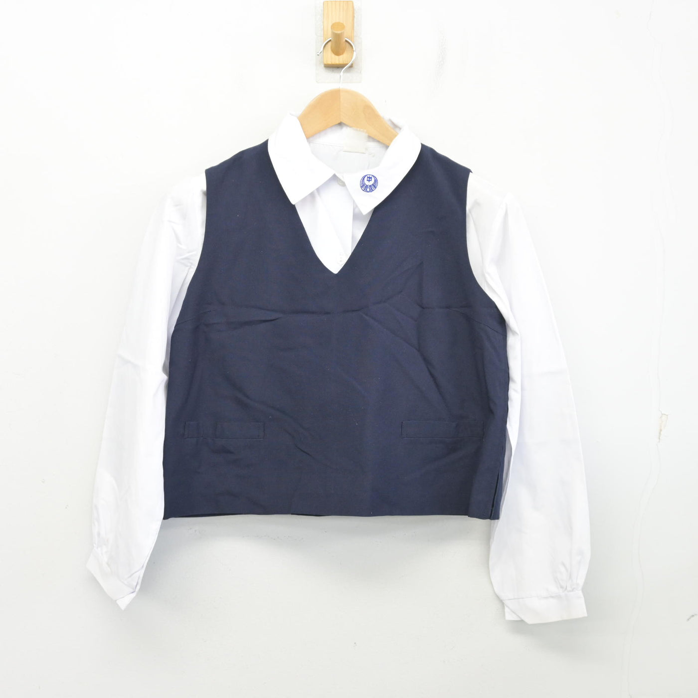【中古】埼玉県 鶴ケ島中学校 女子制服 2点 (ベスト・シャツ) sf103930