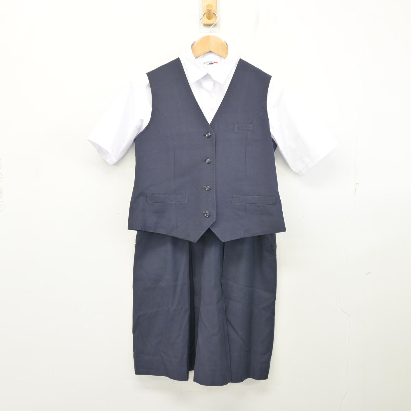 【中古】埼玉県 伊奈学園総合高等学校 女子制服 3点 (ベスト・シャツ・スカート) sf103935