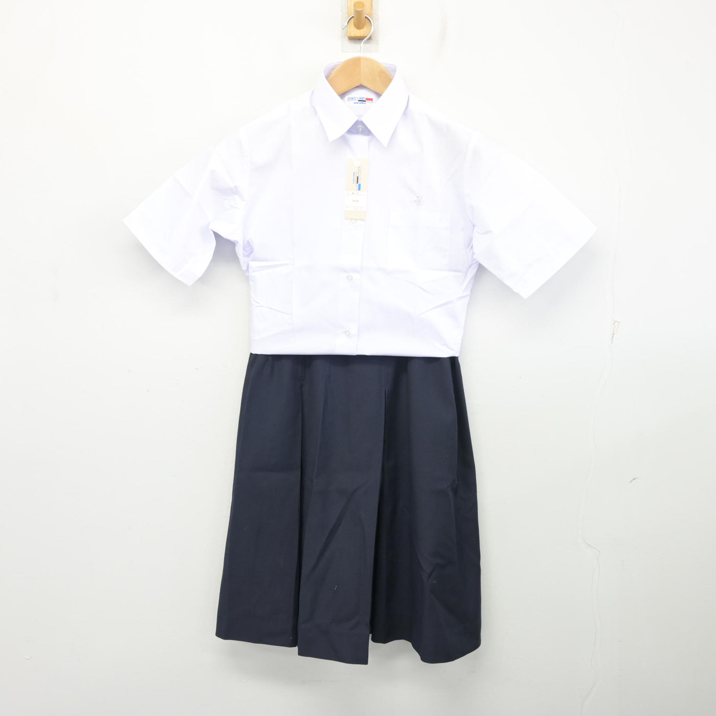 【中古】埼玉県 伊奈学園総合高等学校 女子制服 2点 (シャツ・スカート) sf103938