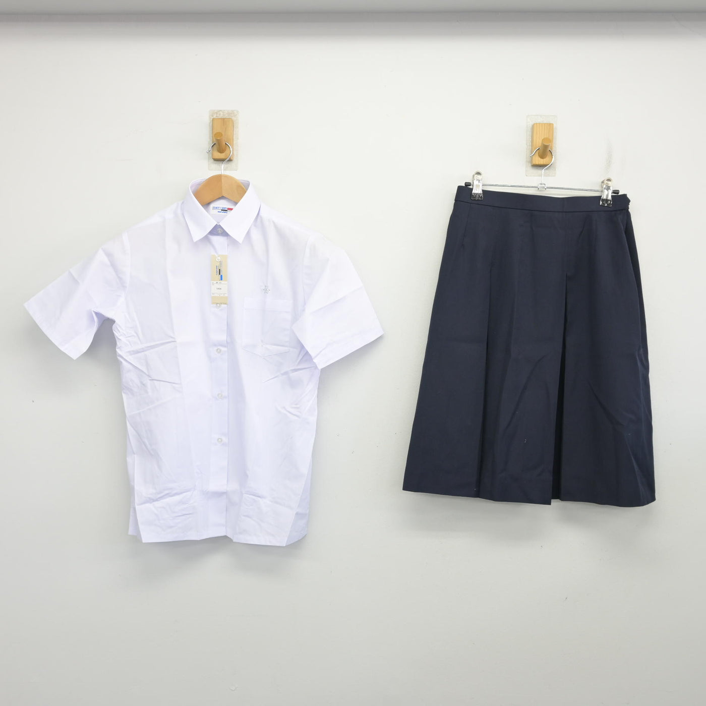 【中古】埼玉県 伊奈学園総合高等学校 女子制服 2点 (シャツ・スカート) sf103938