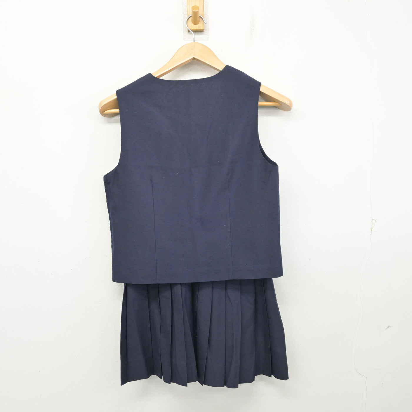 【中古】埼玉県 朝霞第三中学校 女子制服 2点 (ベスト・スカート) sf103949