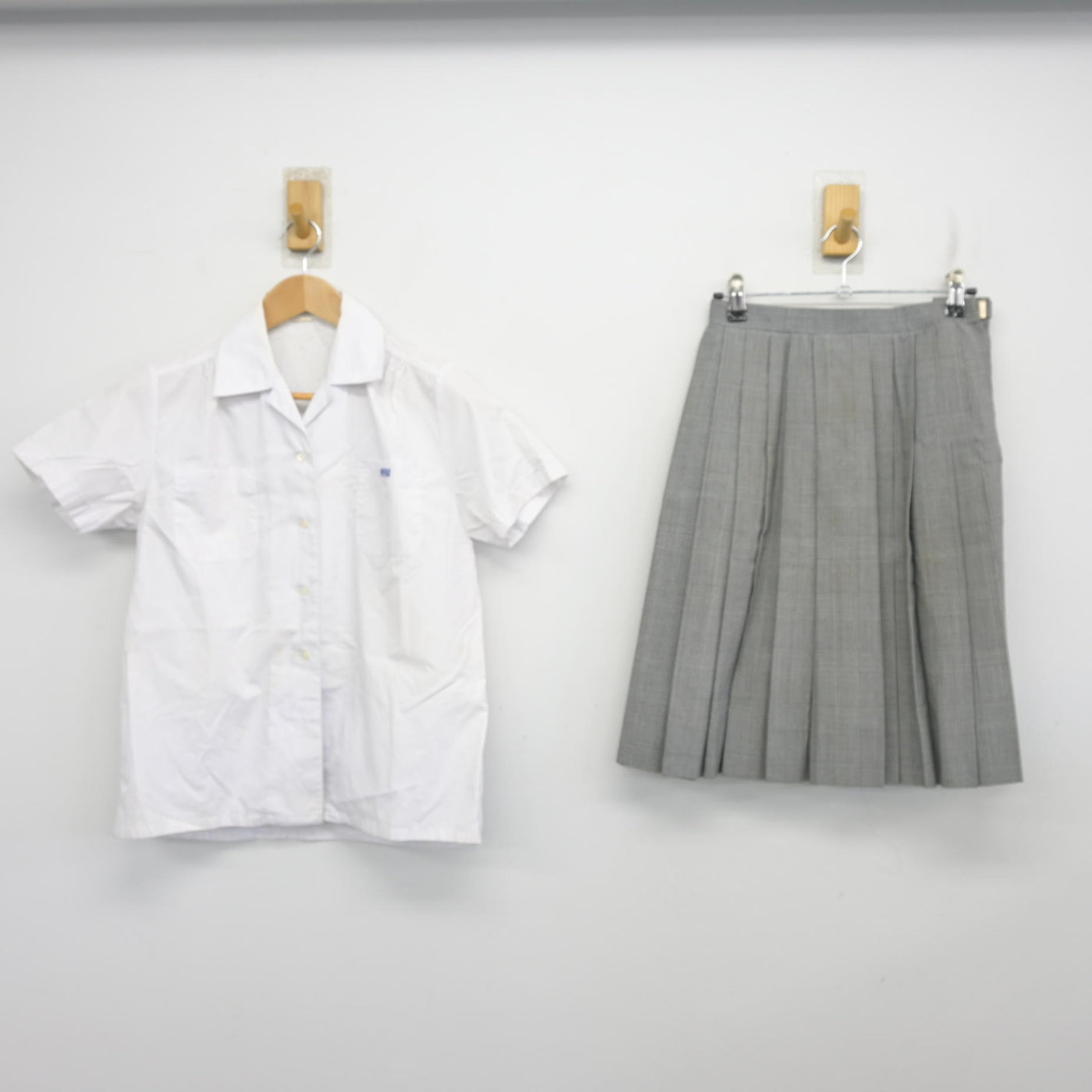 【中古】東京都 鷗友学園女子中学高等学校/旧制服 女子制服 2点 (シャツ・スカート) sf103967