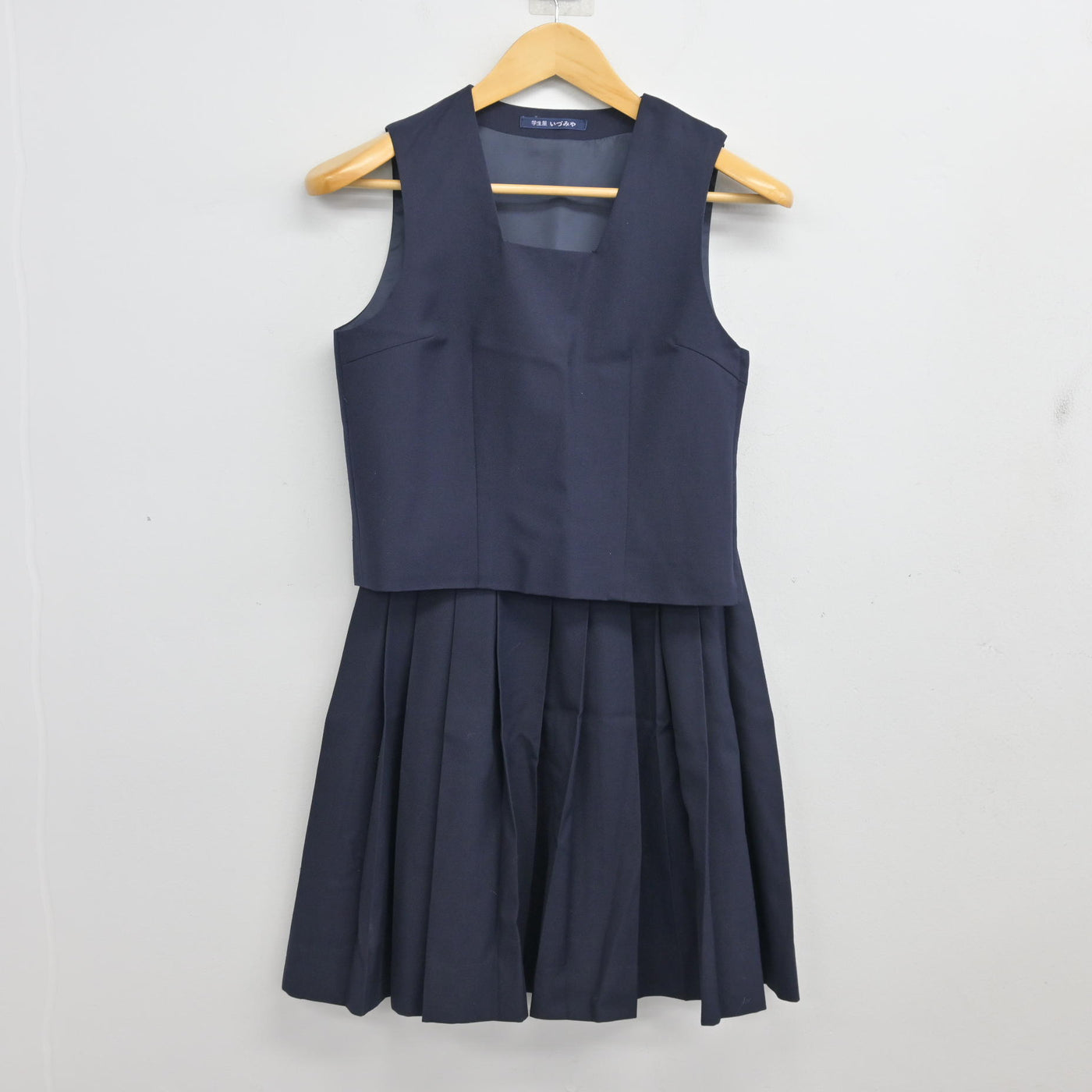 【中古】神奈川県 西高津中学校 女子制服 4点 (ブレザー・ベスト・スカート) sf103976