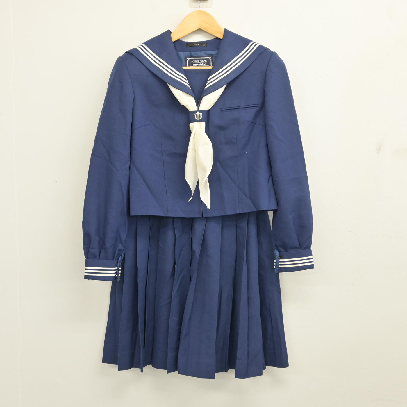 【中古】埼玉県 鯨井中学校 女子制服 3点 (セーラー服・スカート) sf103992