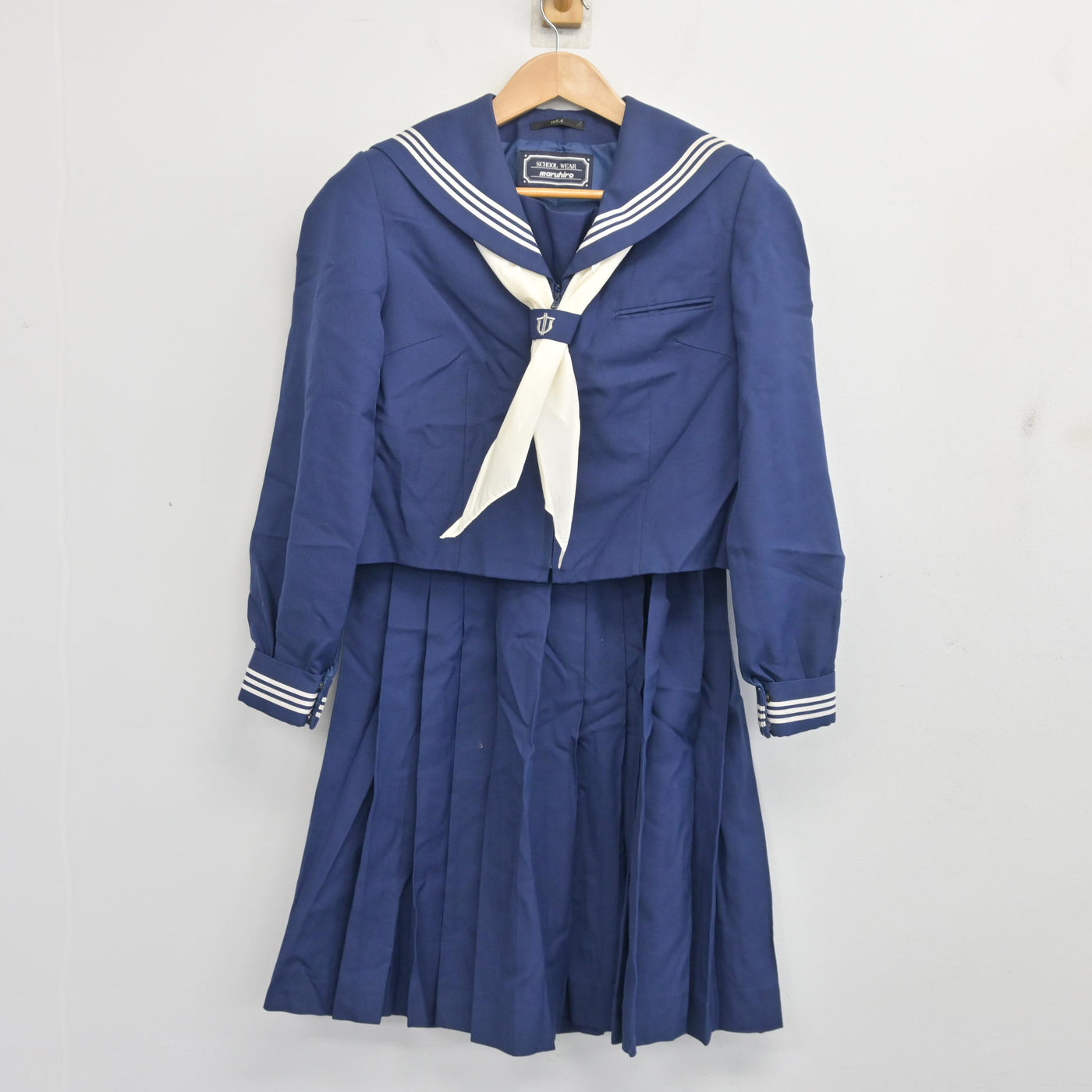 【中古】埼玉県 鯨井中学校 女子制服 3点 (セーラー服・スカート) sf103993