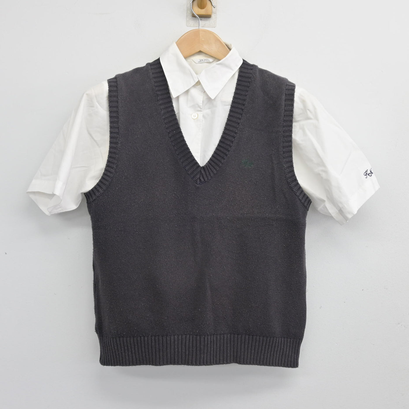 【中古】埼玉県 川越南高等学校 女子制服 2点 (ニットベスト・シャツ) sf103996