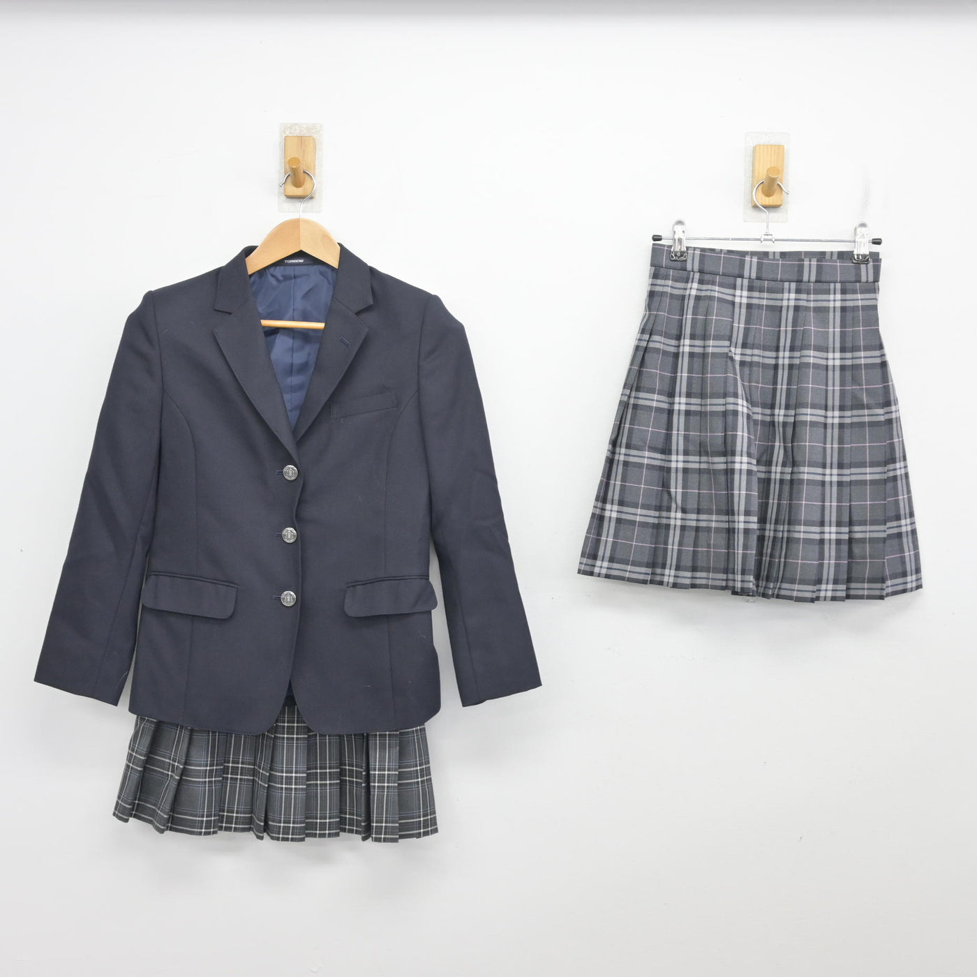 【中古】東京都 小岩高等学校 女子制服 3点 (ブレザー・スカート) sf103998