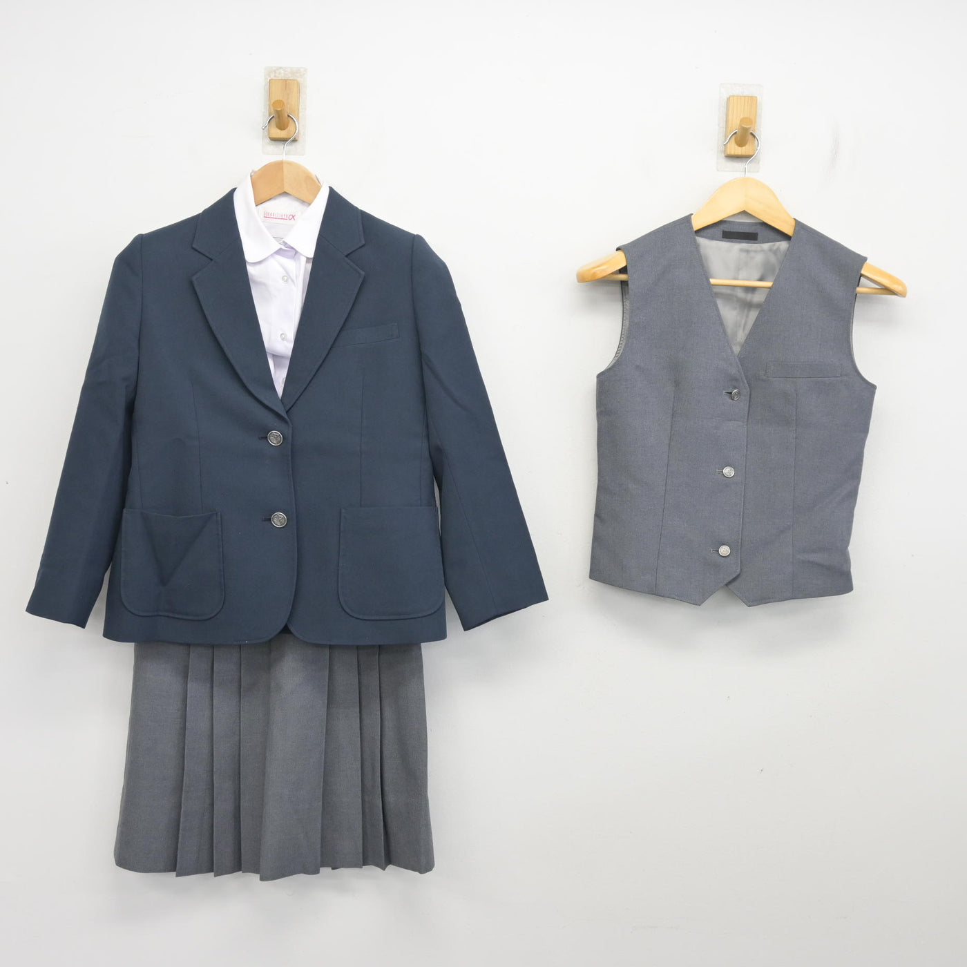 【中古】兵庫県 野々池中学校 女子制服 4点 (ブレザー・ベスト・シャツ・スカート) sf104006