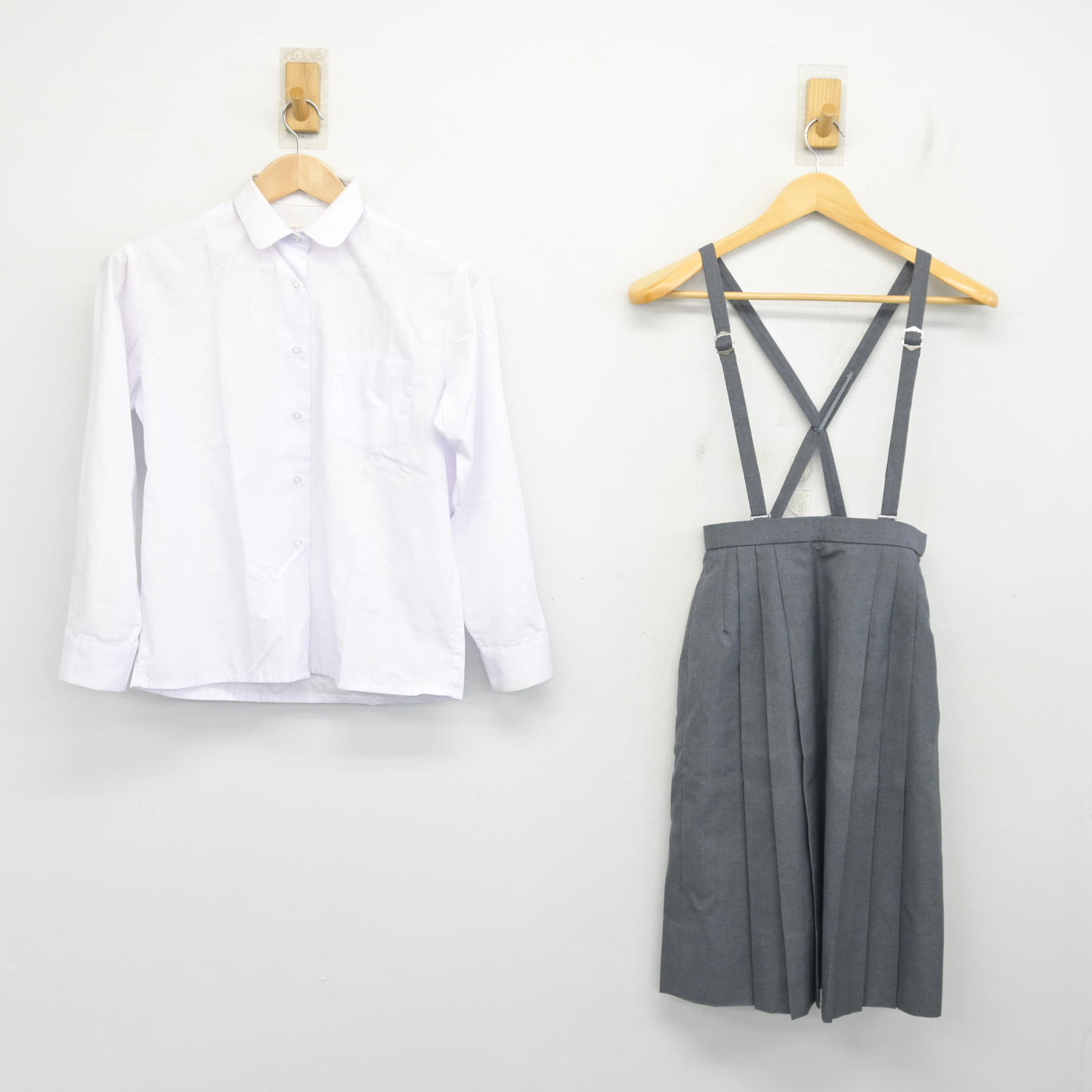 【中古】兵庫県 野々池中学校 女子制服 2点 (シャツ・スカート) sf104007