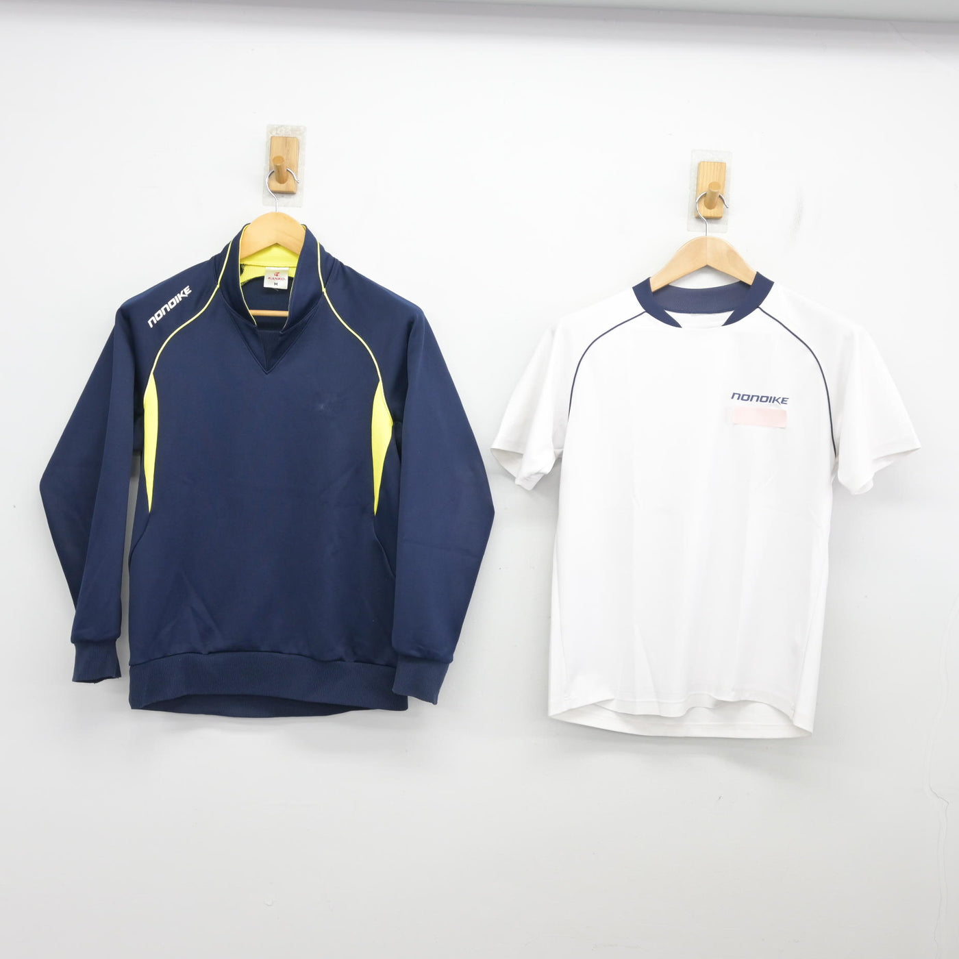 【中古】兵庫県 野々池中学校 女子制服 2点 (ジャージ 上・体操服 上) sf104010