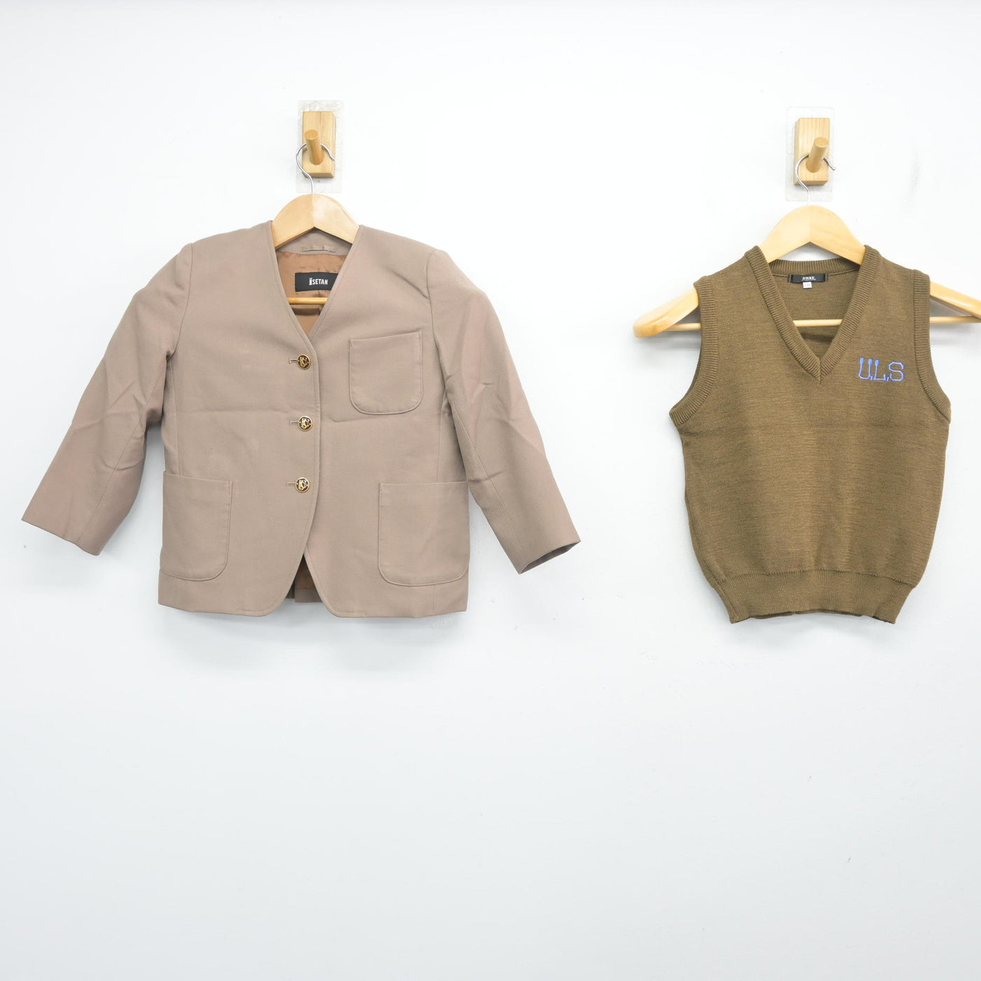 【中古】埼玉県 青山学院大学系属 浦和ルーテル学院小学校 女子制服 3点 (ブレザー・ニットベスト・スカート) sf104020