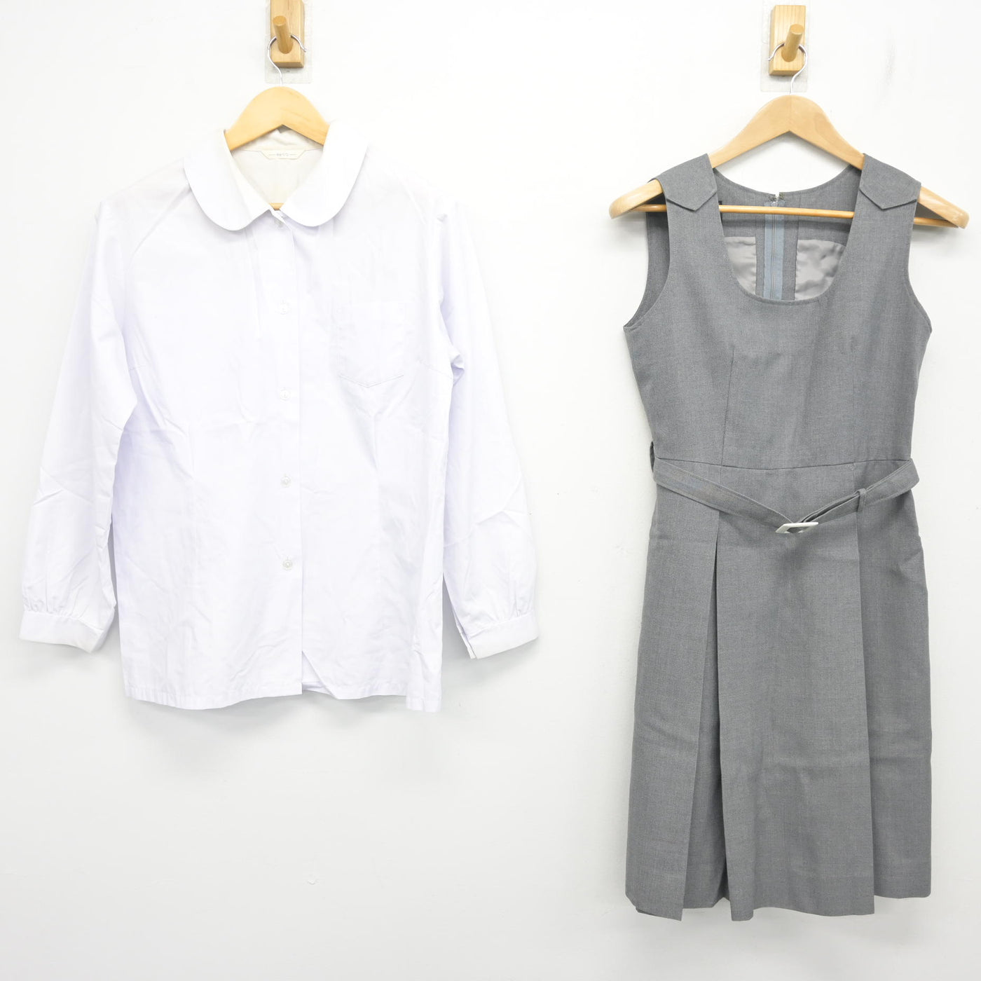 【中古】広島県 可部中学校 女子制服 2点 (シャツ・ジャンパースカート) sf104043