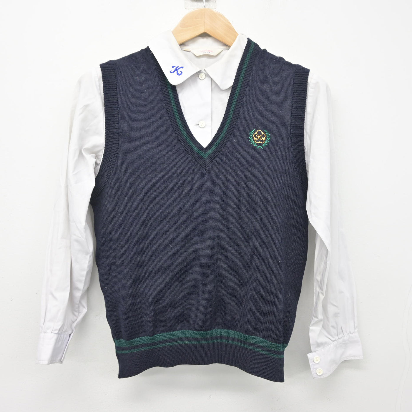 【中古】熊本県 熊本中央高等学校 女子制服 2点 (ニットベスト・シャツ) sf104054