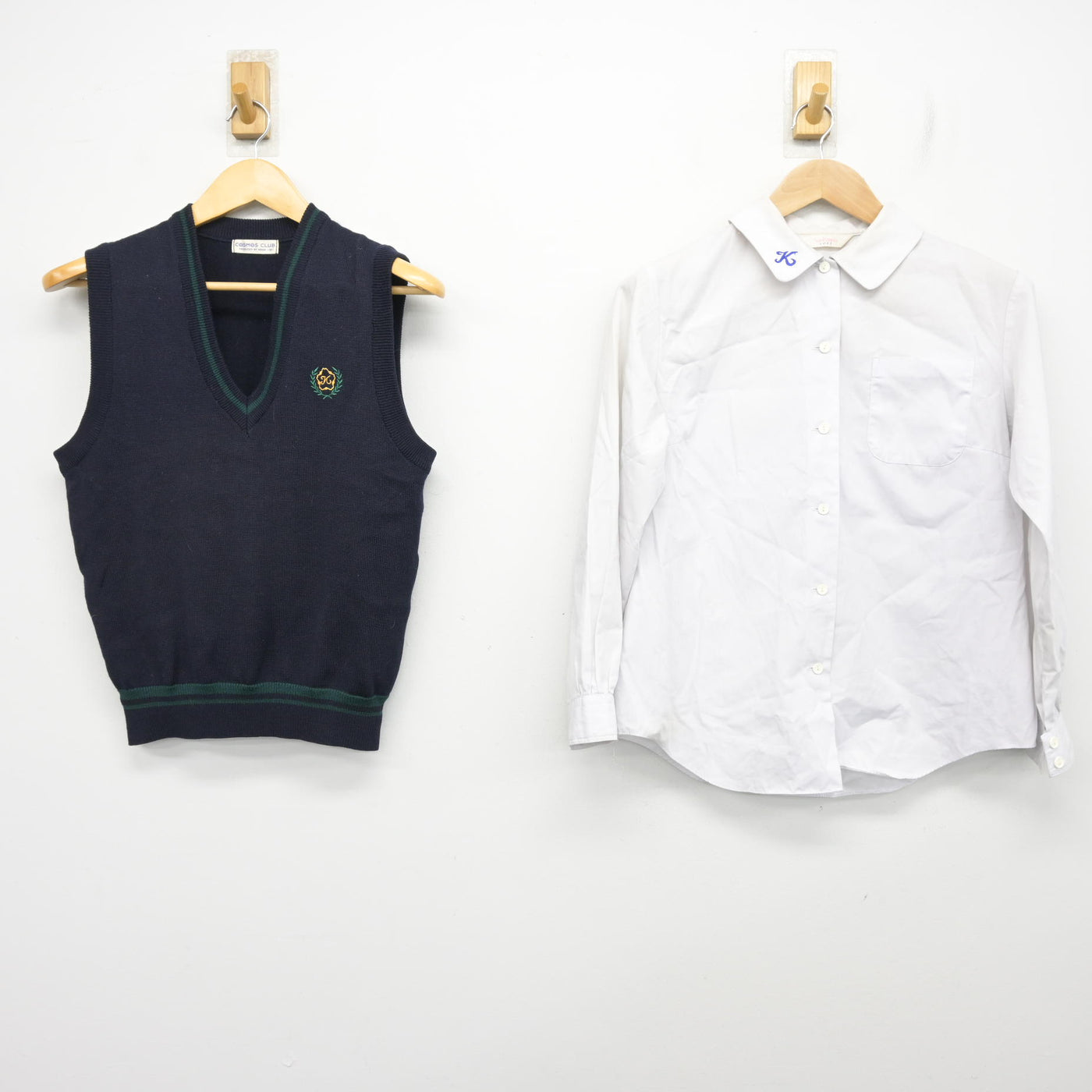 【中古】熊本県 熊本中央高等学校 女子制服 2点 (ニットベスト・シャツ) sf104054