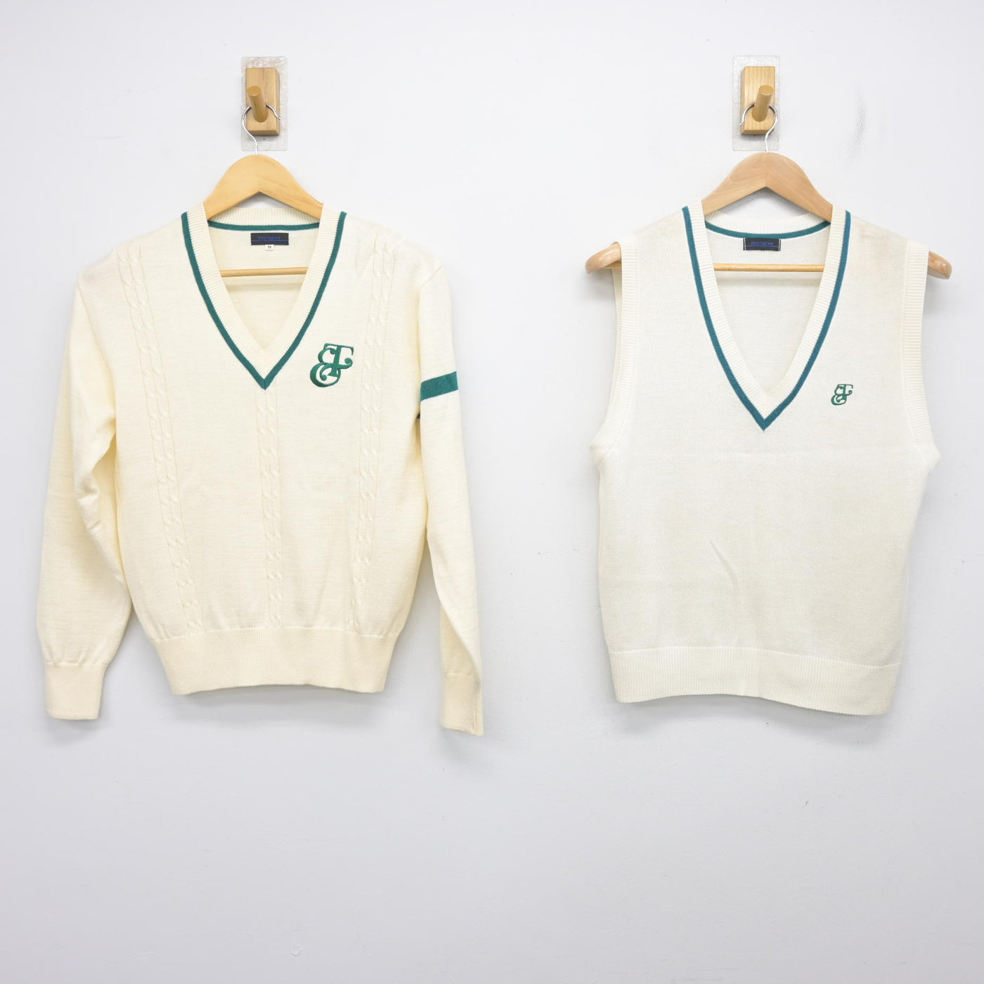 【中古】茨城県 江戸川学園取手高等学校 女子制服 2点 (ニットベスト・ニット) sf104057