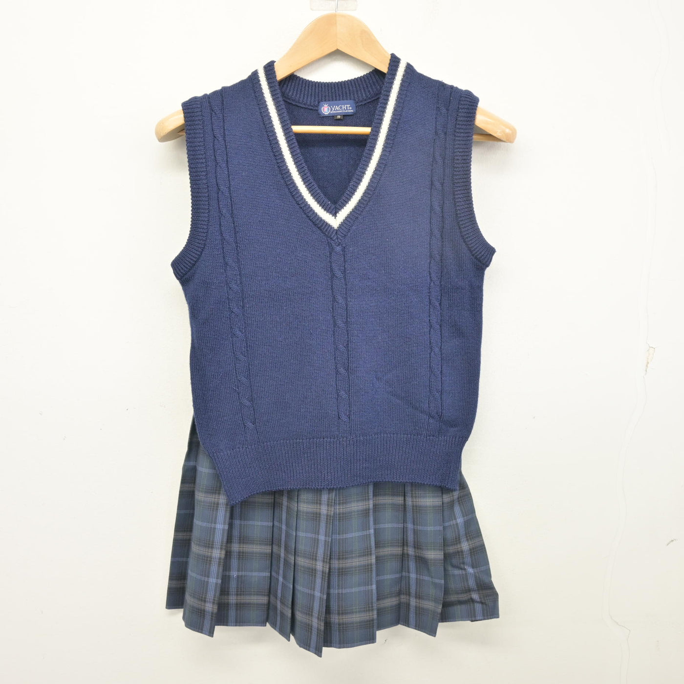 【中古】鳥取県 鳥取湖陵高等学校 女子制服 2点 (ニットベスト・スカート) sf104089