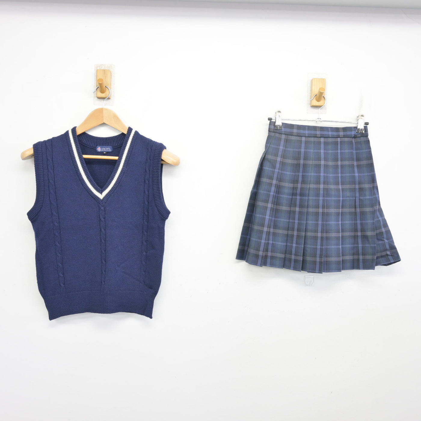 【中古】鳥取県 鳥取湖陵高等学校 女子制服 2点 (ニットベスト・スカート) sf104089