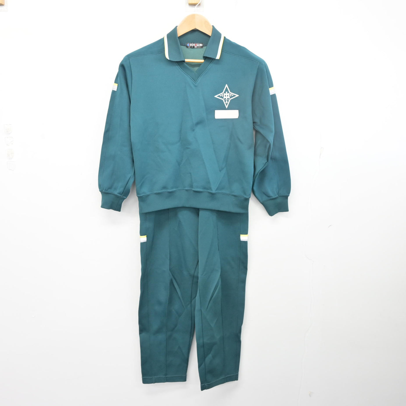 【中古】岩手県 黒石野中学校 女子制服 2点 (ジャージ 上・ジャージ 下) sf104094