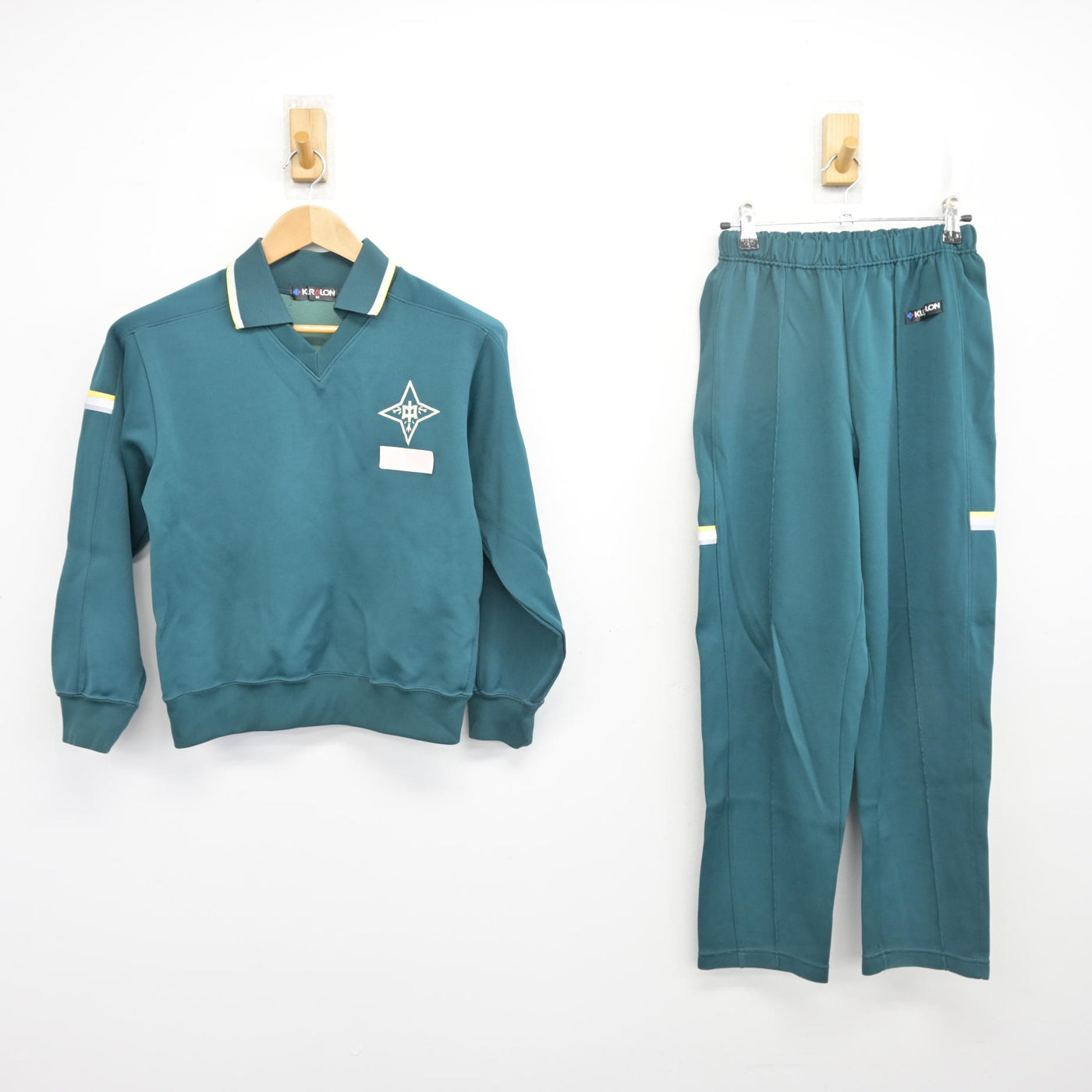 【中古】岩手県 黒石野中学校 女子制服 2点 (ジャージ 上・ジャージ 下) sf104095