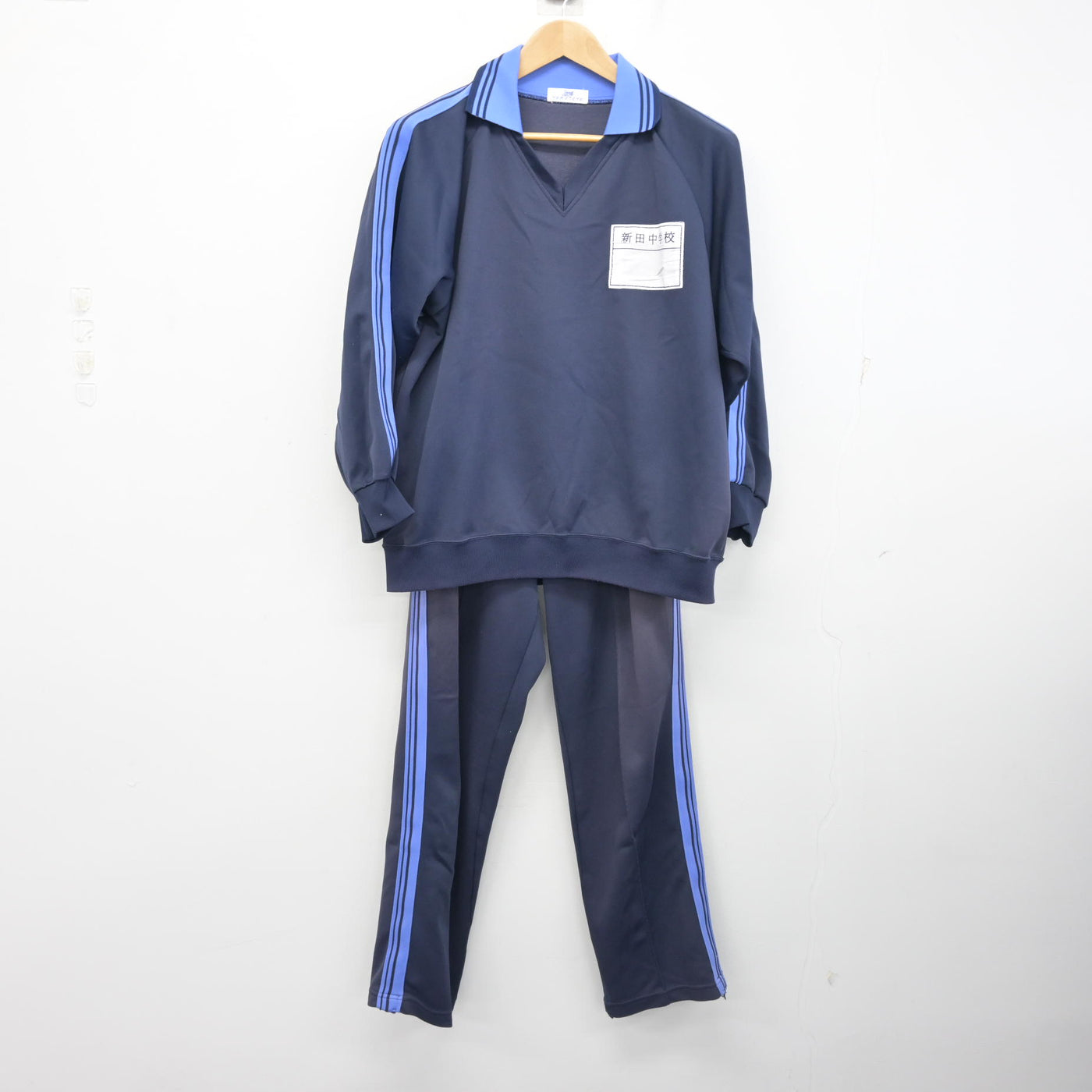 【中古】埼玉県 新田中学校 女子制服 3点 (ジャージ 上・体操服 上・ジャージ 下) sf104150