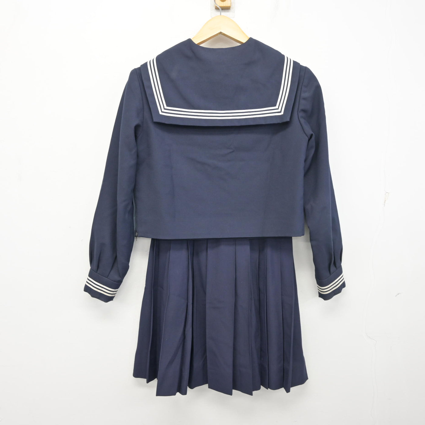 【中古】神奈川県 御幸中学校 女子制服 2点 (セーラー服・スカート) sf104151