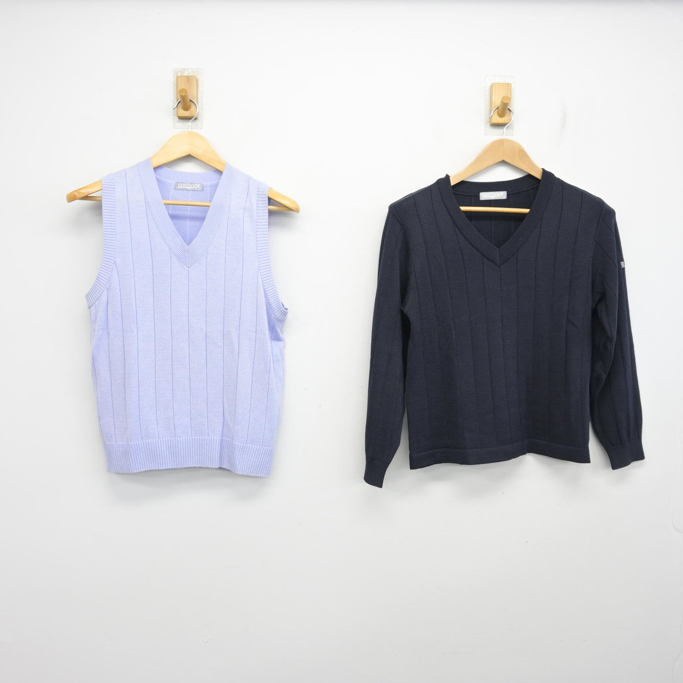 【中古】神奈川県 幸高等学校 女子制服 2点 (ニット・ニットベスト) sf104154