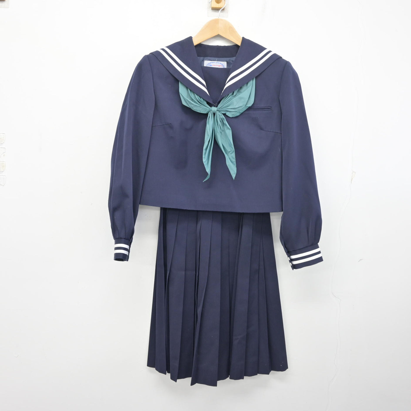 【中古】香川県 綾歌中学校 女子制服 3点 (セーラー服・スカート) sf104160