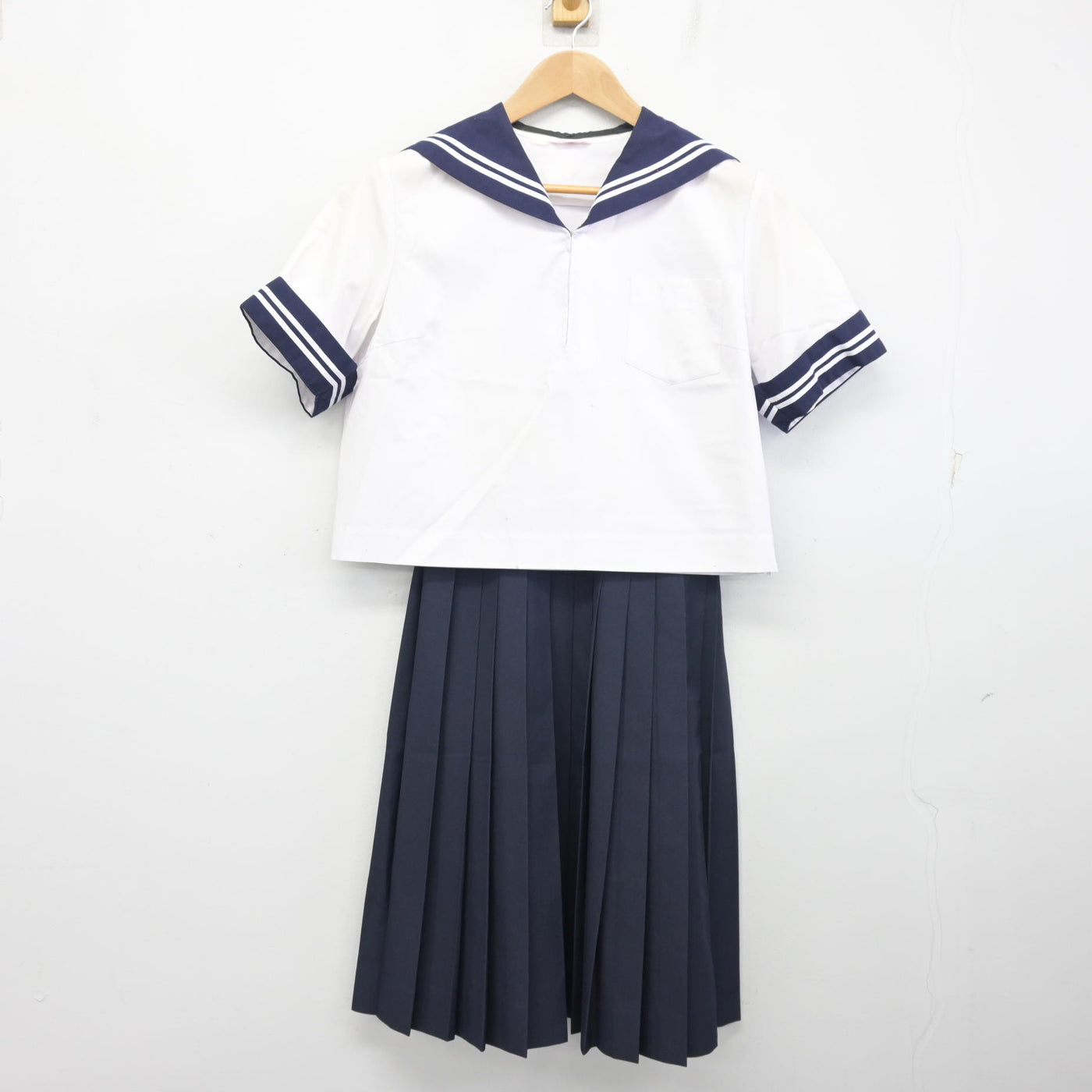【中古】香川県 綾歌中学校 女子制服 2点 (セーラー服・スカート) sf104161