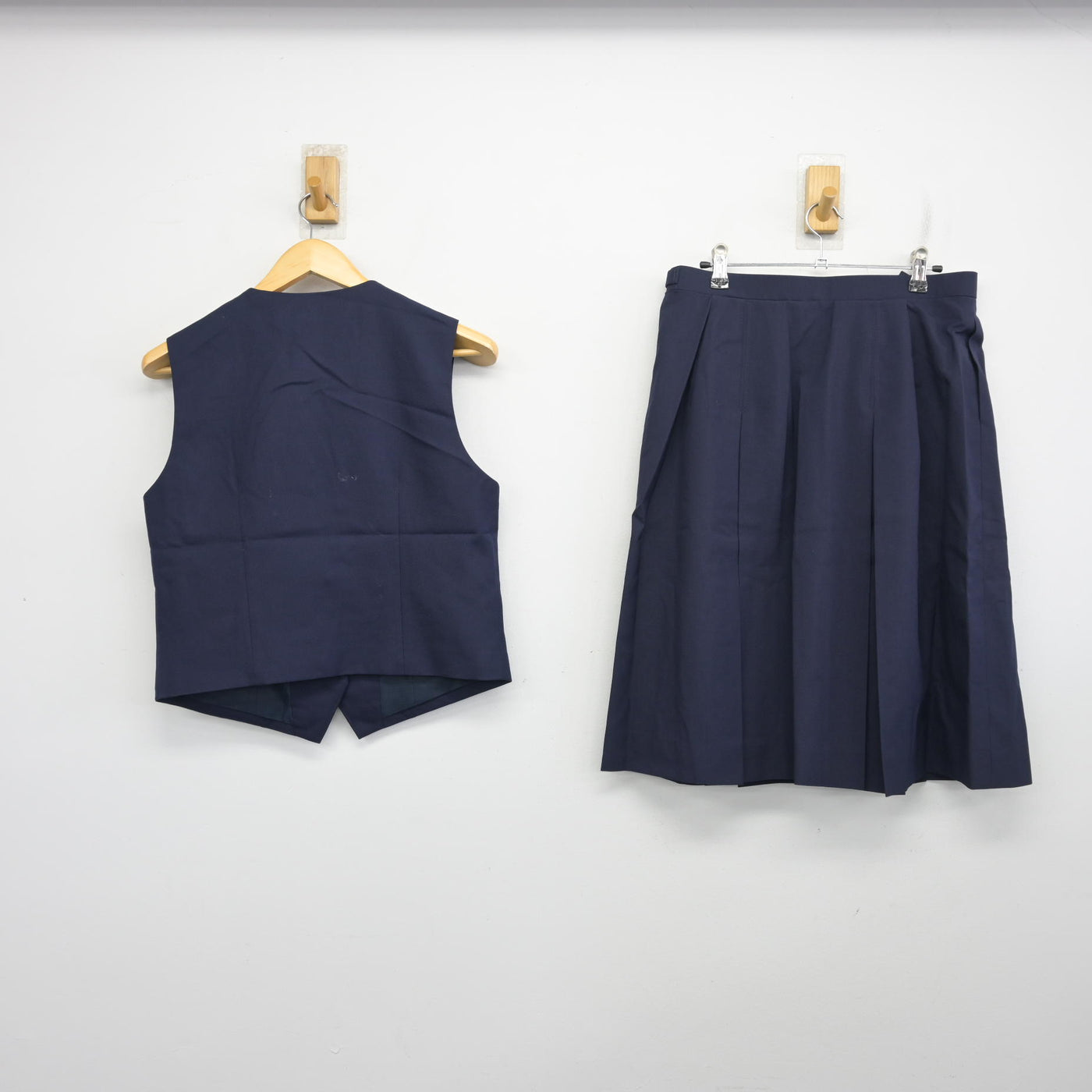 【中古】千葉県 千城台南中学校 女子制服 2点 (ベスト・スカート) sf104168