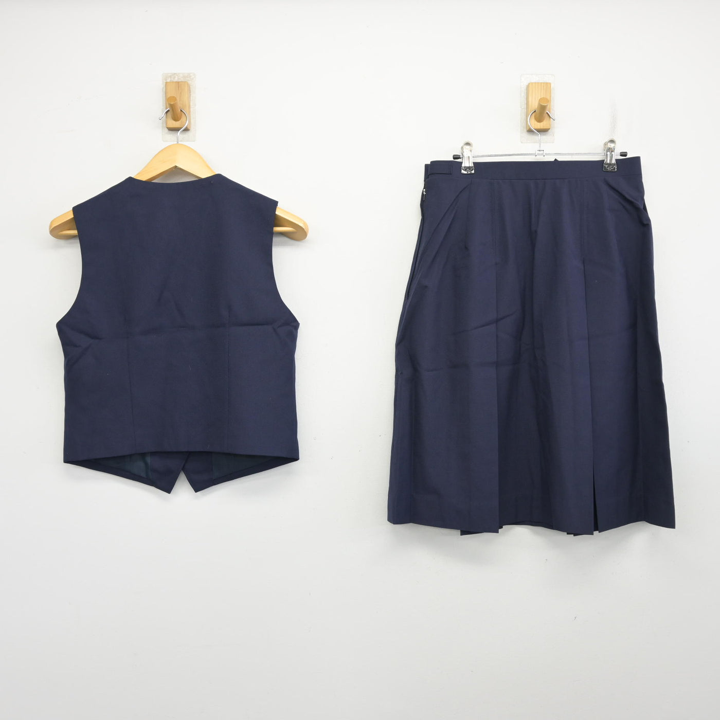 【中古】千葉県 千城台南中学校 女子制服 2点 (ベスト・スカート) sf104170