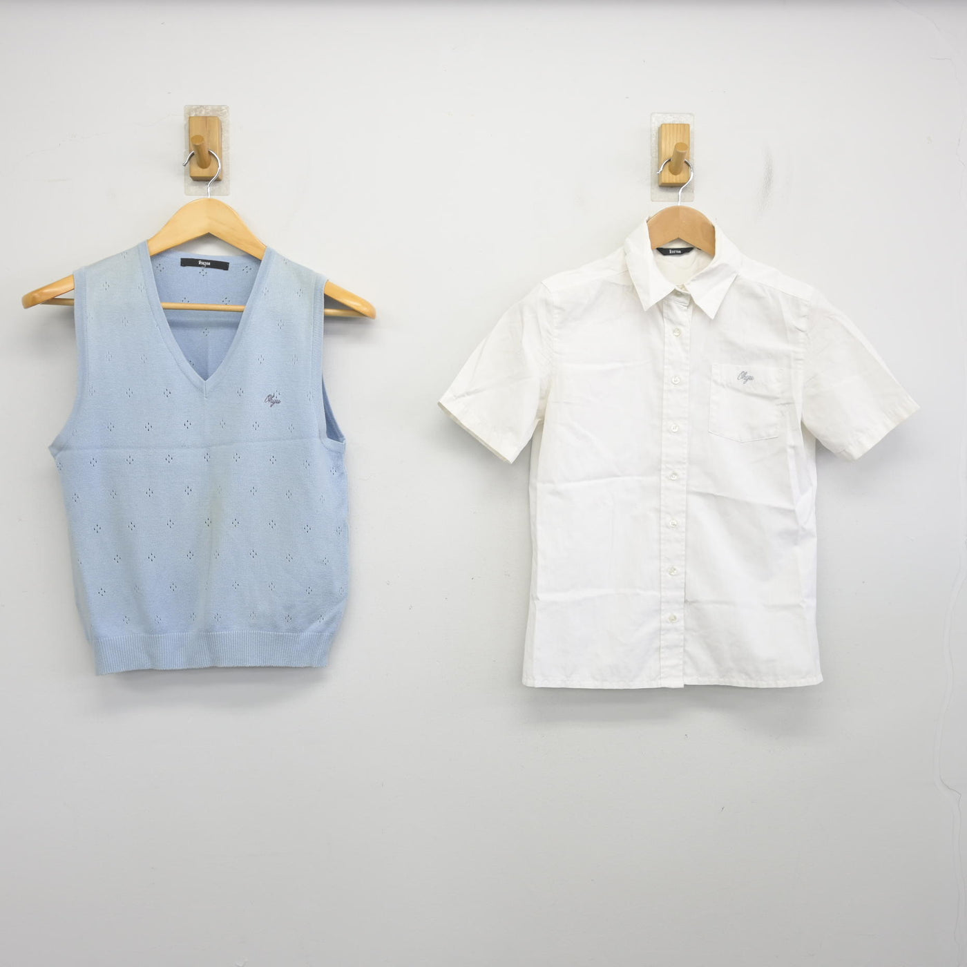 【中古】東京都 鷗友学園女子中学高等学校 女子制服 2点 (ニットベスト・シャツ) sf104173