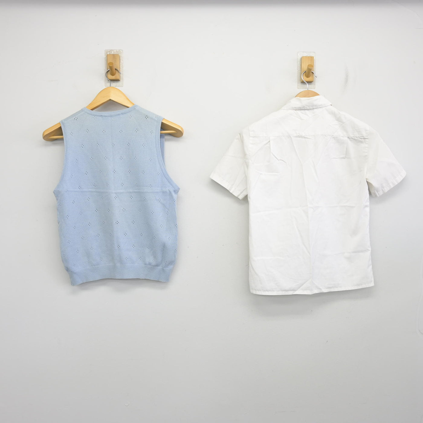 【中古】東京都 鷗友学園女子中学高等学校 女子制服 2点 (ニットベスト・シャツ) sf104173