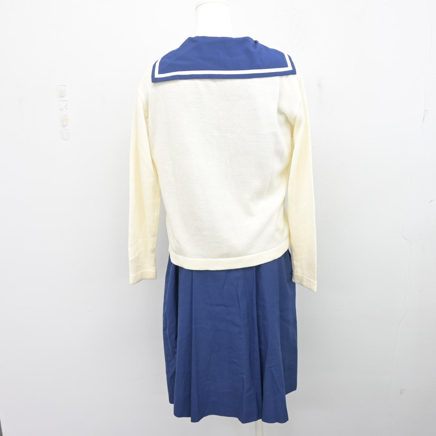 【中古】熊本県 熊本信愛女学院中学高等学校 女子制服 3点 (ニット・セーラー服・スカート) sf104229