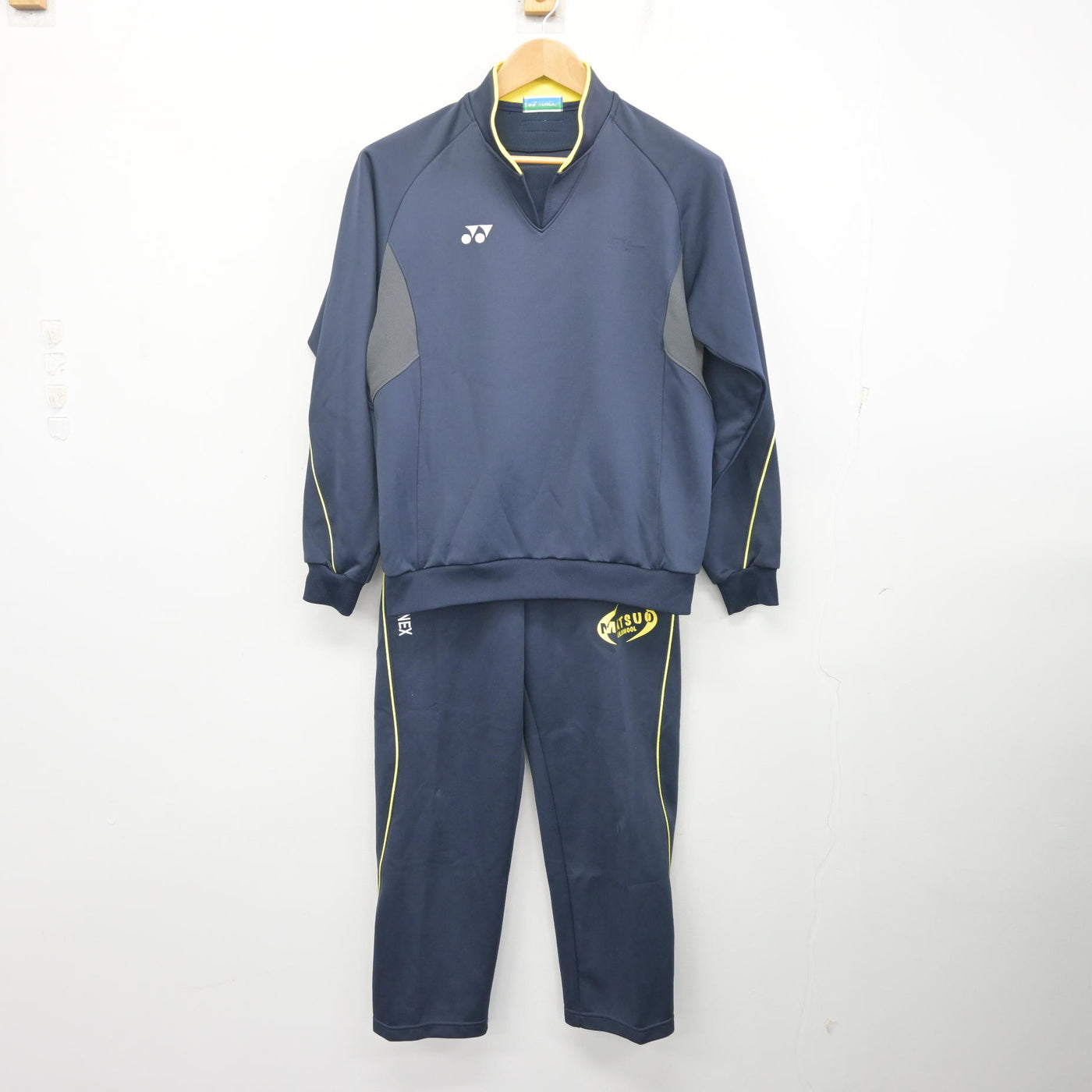 【中古】京都府 松尾中学校 女子制服 2点 (ジャージ 上・ジャージ 下) sf104278