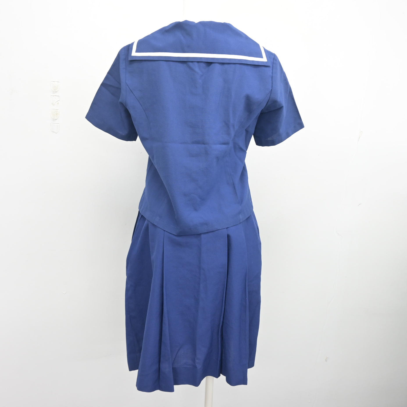 【中古】熊本県 熊本信愛女学院高等学校 女子制服 3点 (セーラー服・スカート) sf104283