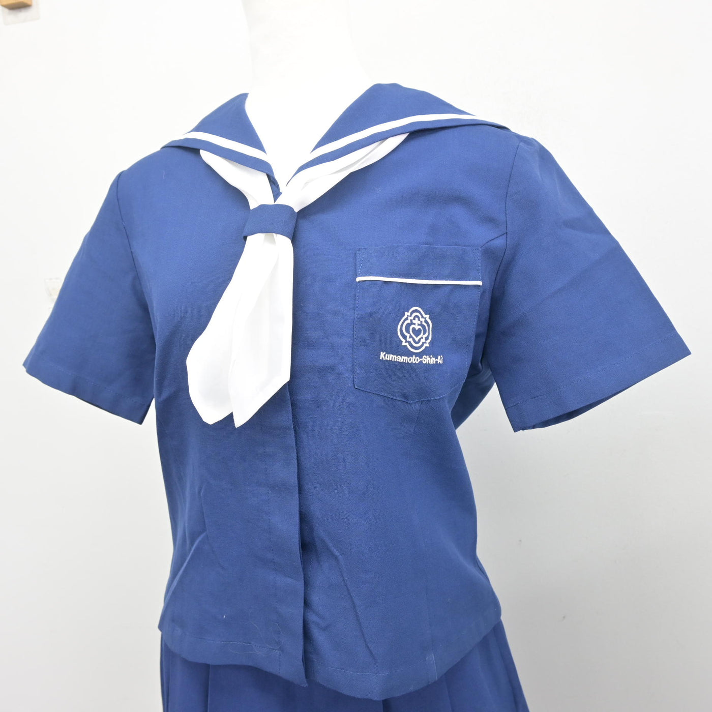 【中古】熊本県 熊本信愛女学院高等学校 女子制服 3点 (セーラー服・スカート) sf104283