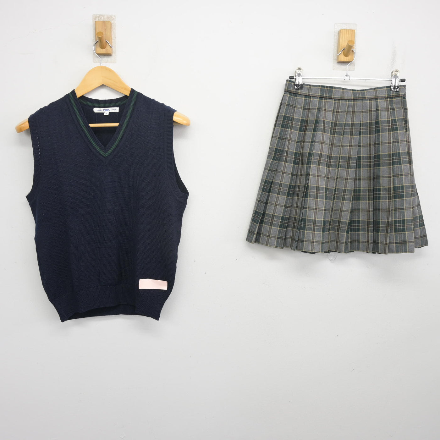 【中古】神奈川県 横浜創英高等学校 女子制服 2点 (ニットベスト・スカート) sf104347