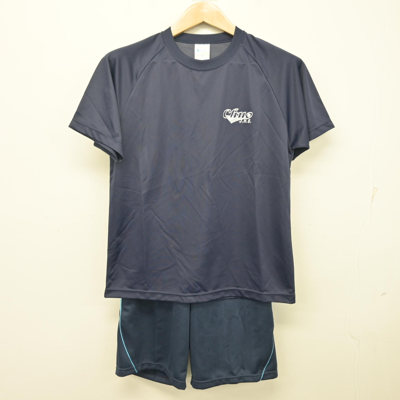【中古】北海道 旭川市立中央中学校 女子制服 2点 (体操服 上・体操服 下) sf104408