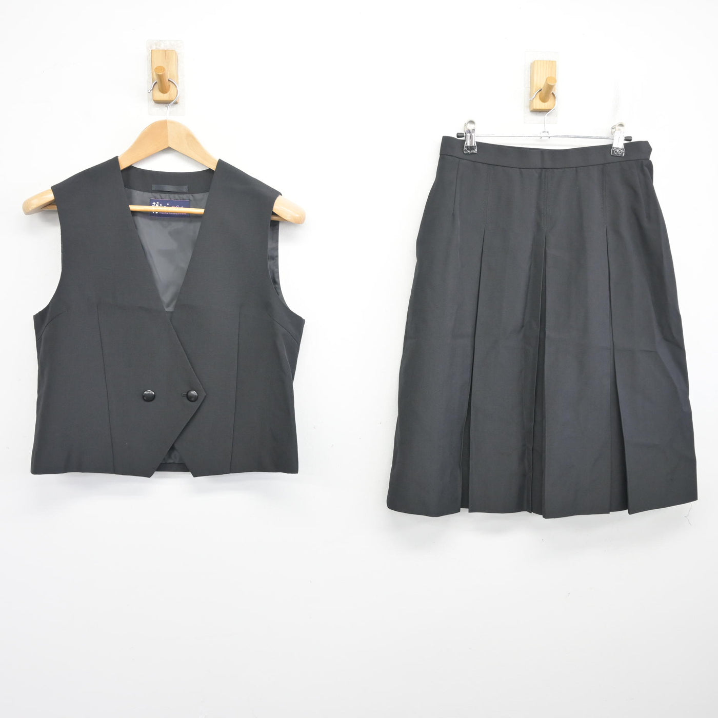 中古】群馬県 伊勢崎商業高等学校 女子制服 2点 (ベスト・スカート 