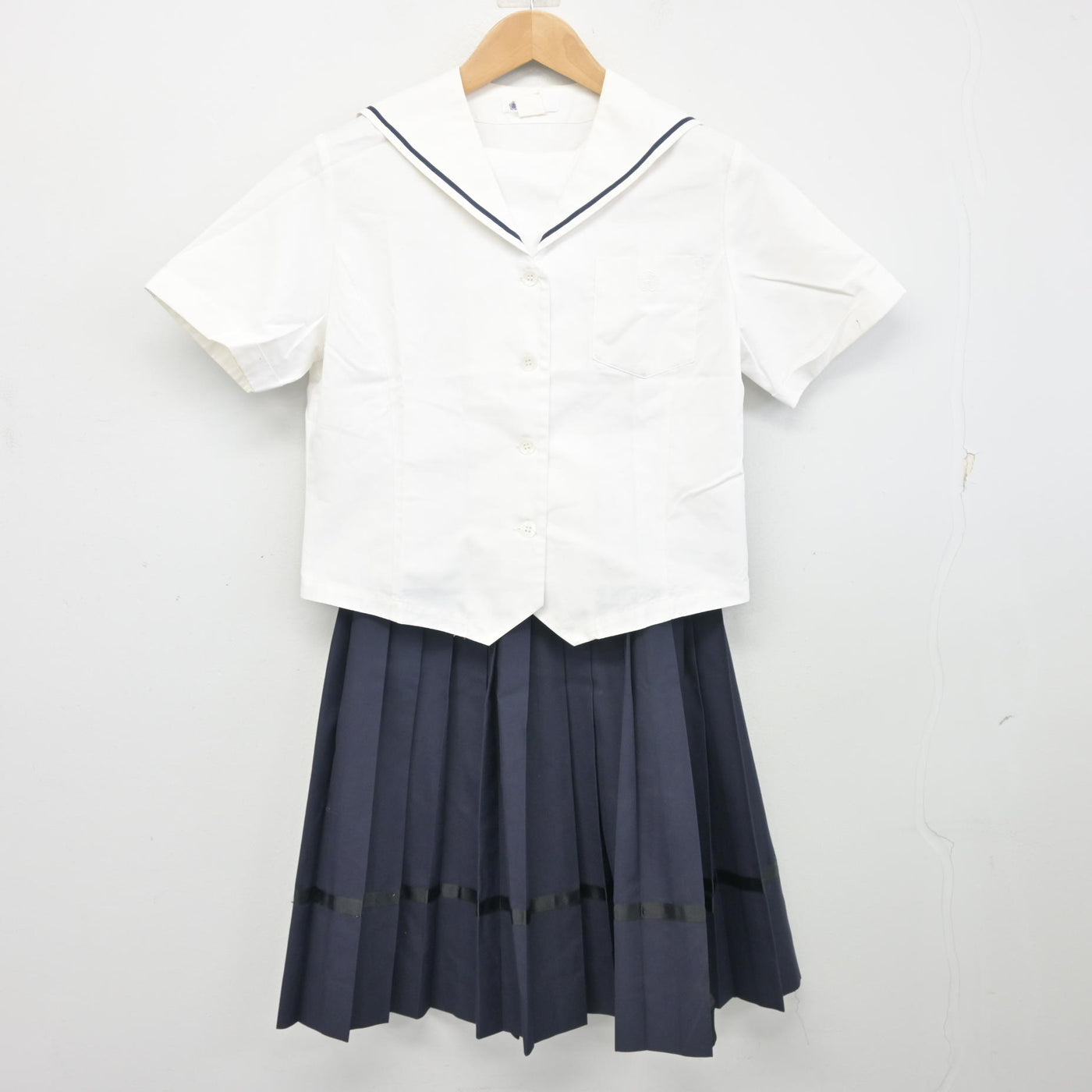 中古岐阜県 加納高等学校 女子制服 2点 (セーラー服・スカート 中古岐阜県 加納高等学校 女子制服 2点 (セーラー服・スカート