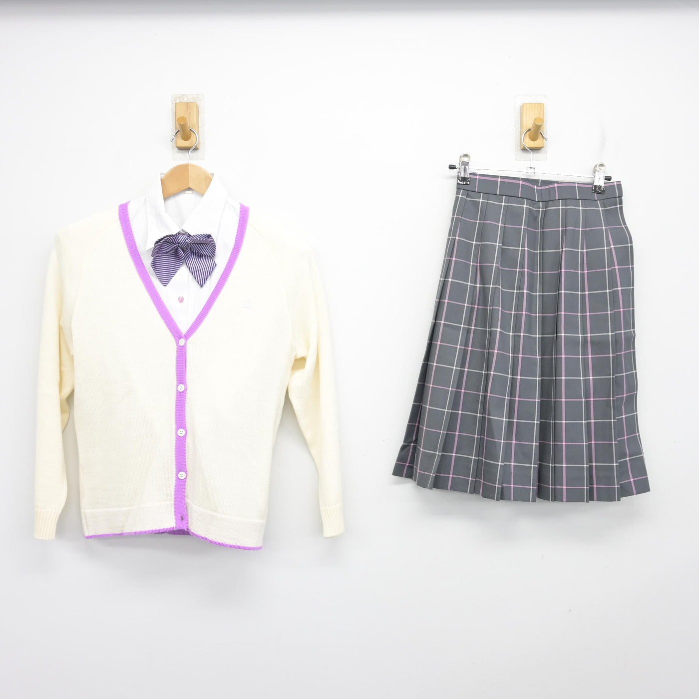中古】大阪府 香ヶ丘リベルテ高等学校 女子制服 4点 (ニット・シャツ 