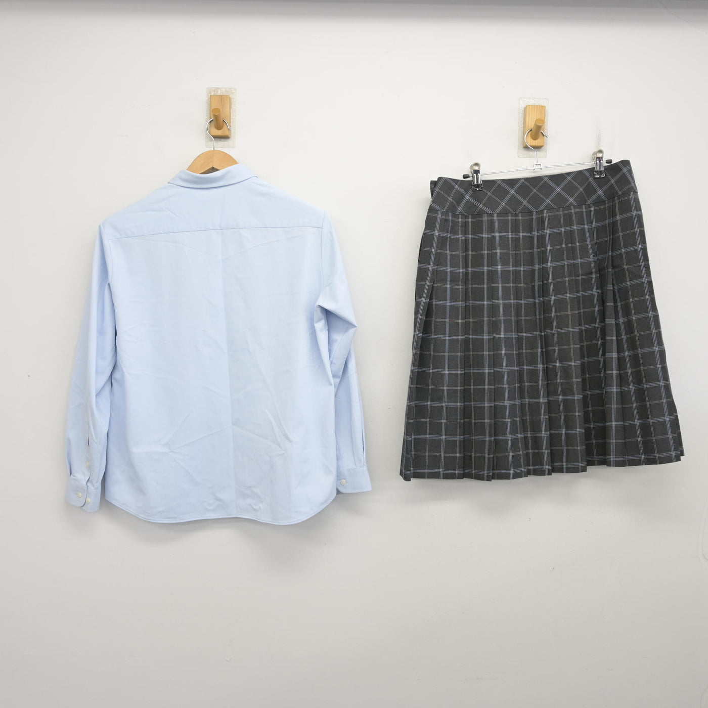 中古】北海道 五稜郭中学校 女子制服 2点 (シャツ・スカート) sf105959