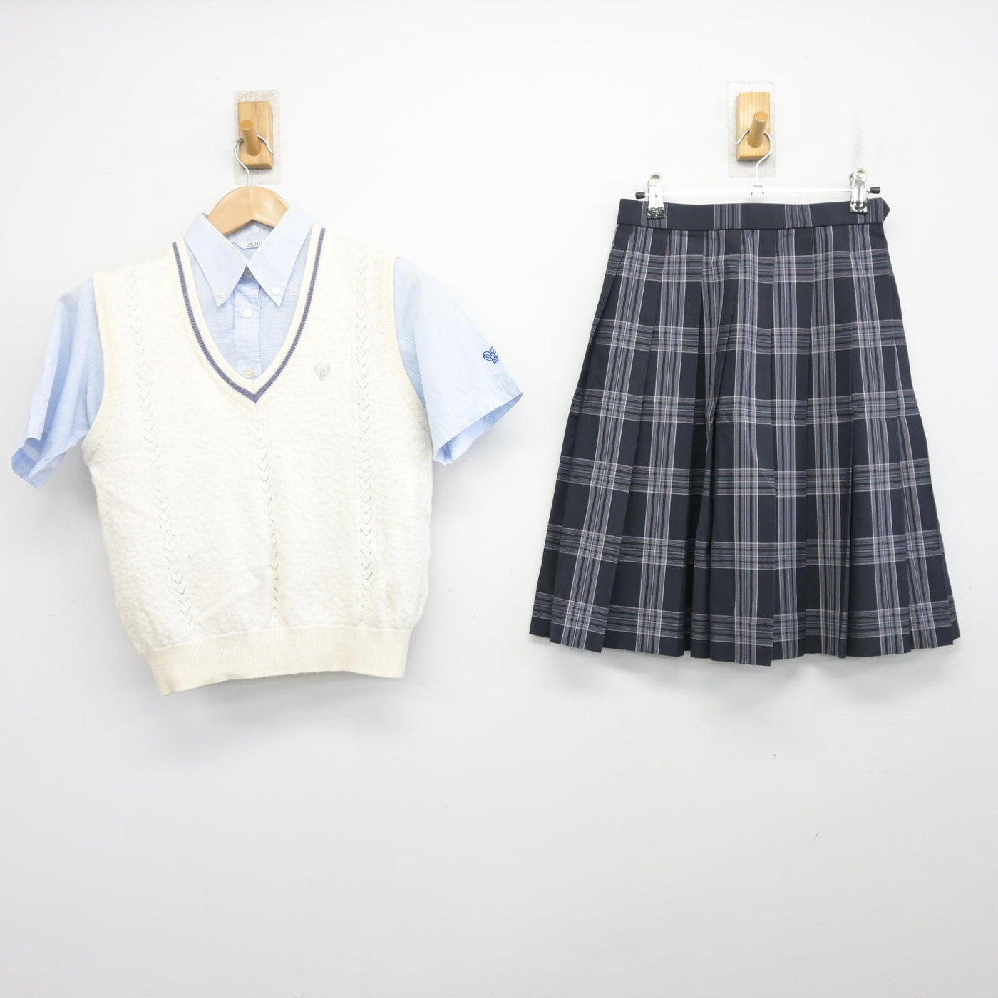 中古】鹿児島県 樟南高等学校 女子制服 3点 (ニットベスト・シャツ 