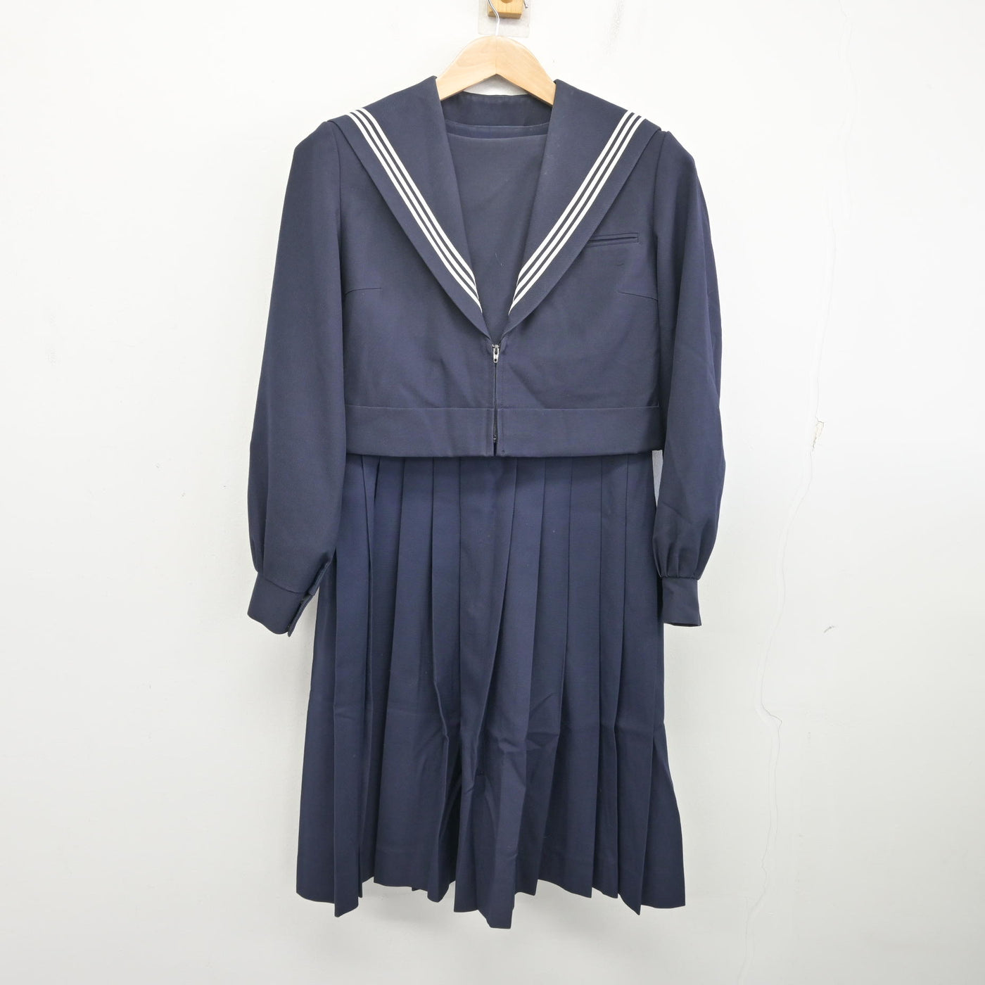 中古】福岡県 北九州市内中学校標準服/旧制服 女子制服 2点 中古】福岡県 北九州市内中学校標準服/旧制服 女子制服 2点