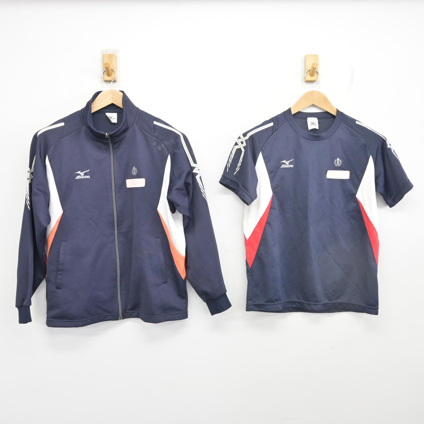 中央学院高校 サッカー部 移動着 ジャージ グレー フード付き xo 中古】高知県 高知中央高等学校 女子制服 2点 (ジャージ 上・体操服 上